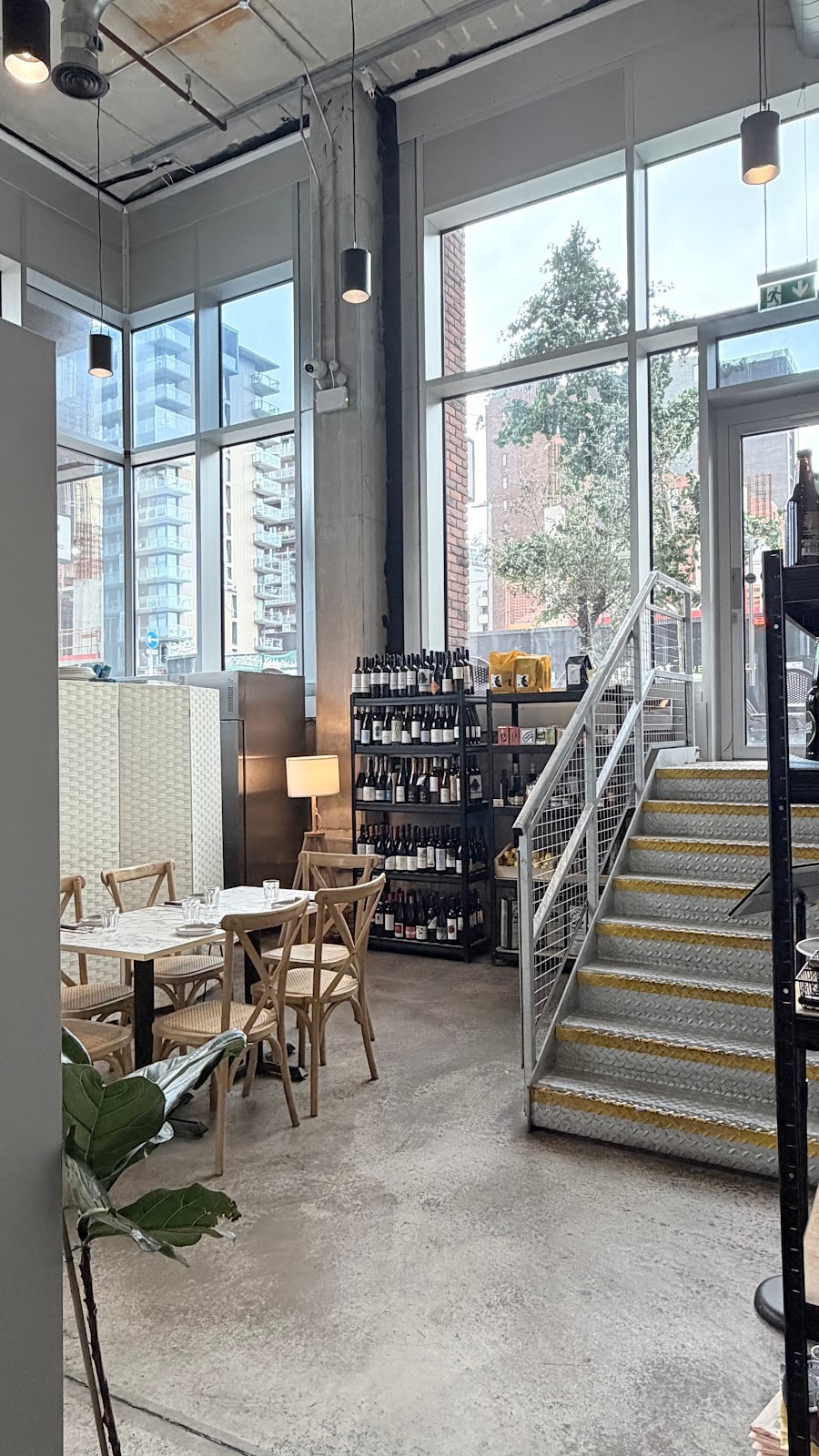 Kallos Cafe & Wine Bar