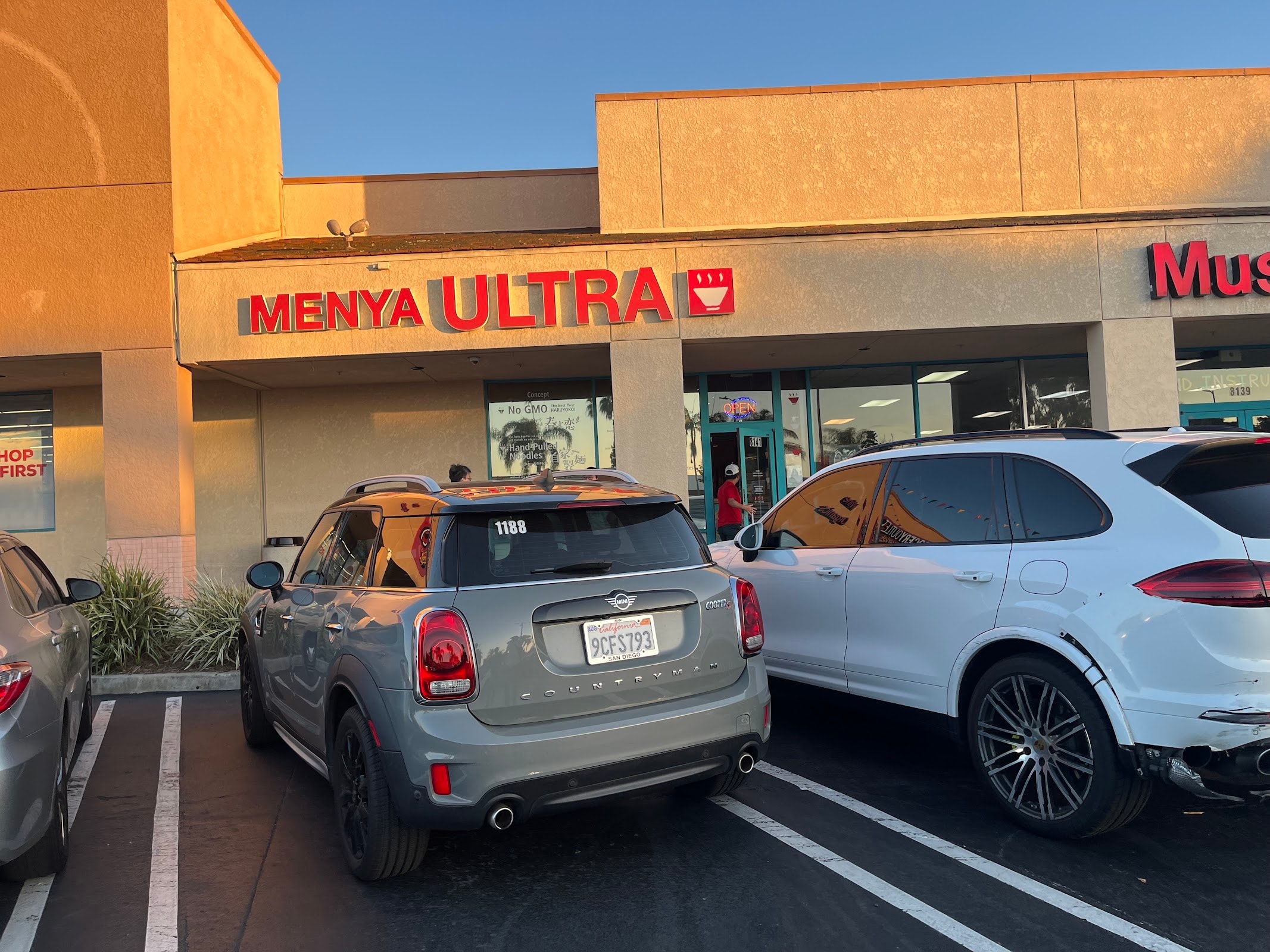Menya Ultra Mira Mesa