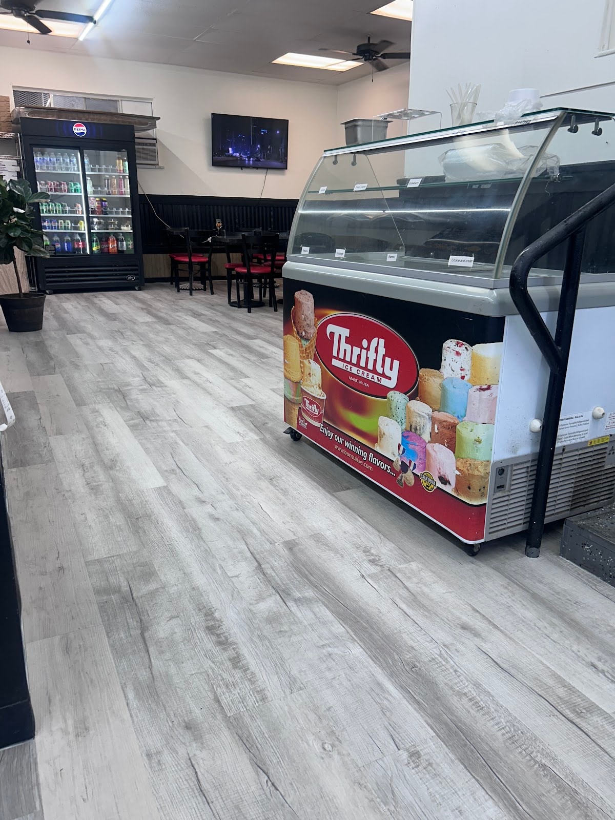 Savio‘S Giant Pizza &deli