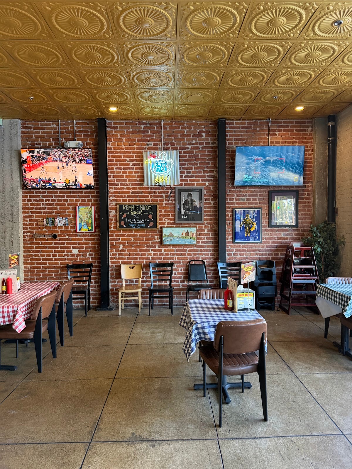 Gus's World Famous Fried Chicken