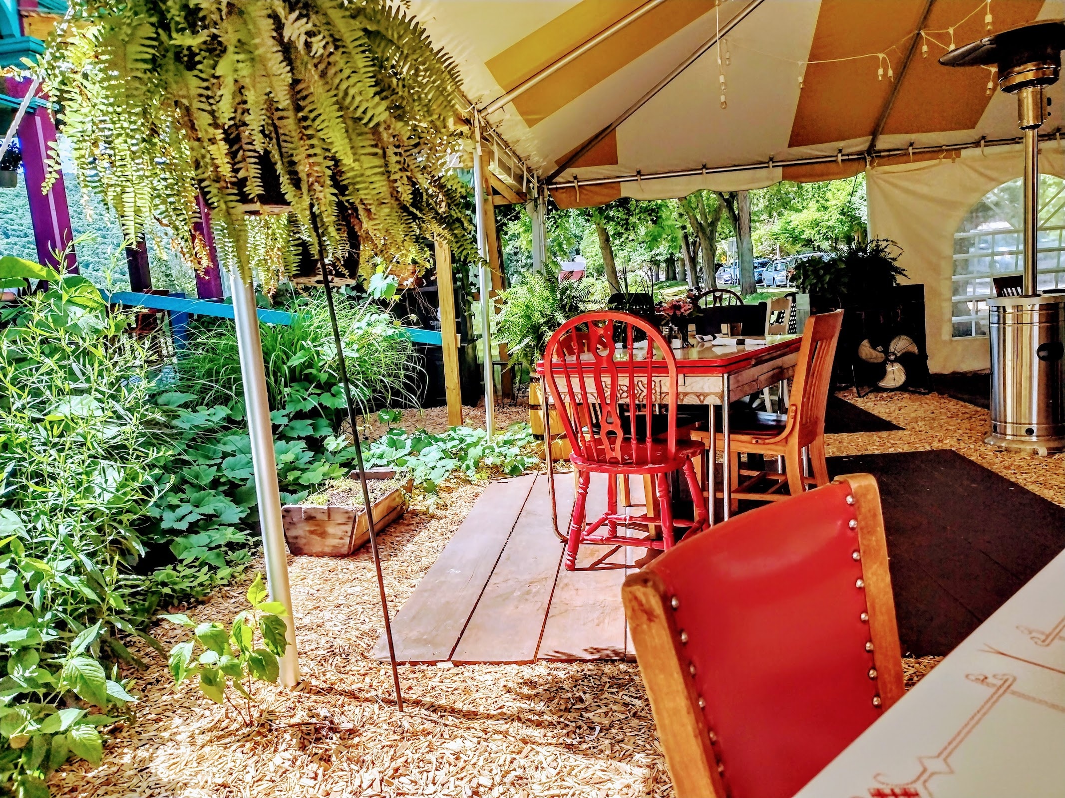 Roots Cafe