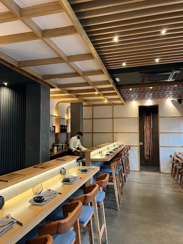 Akiro Hand Roll Bar