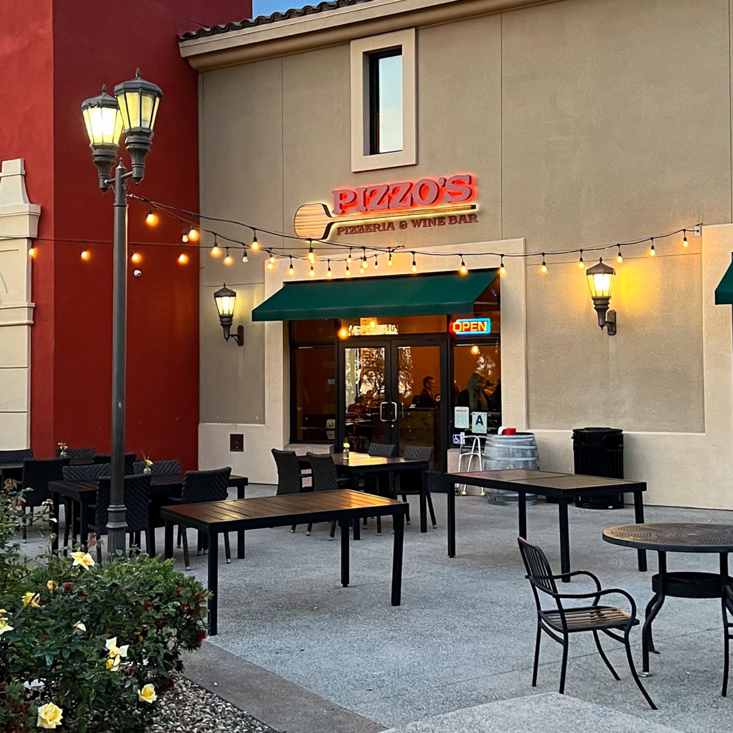 Pizzo's Pizzeria and Wine Bar