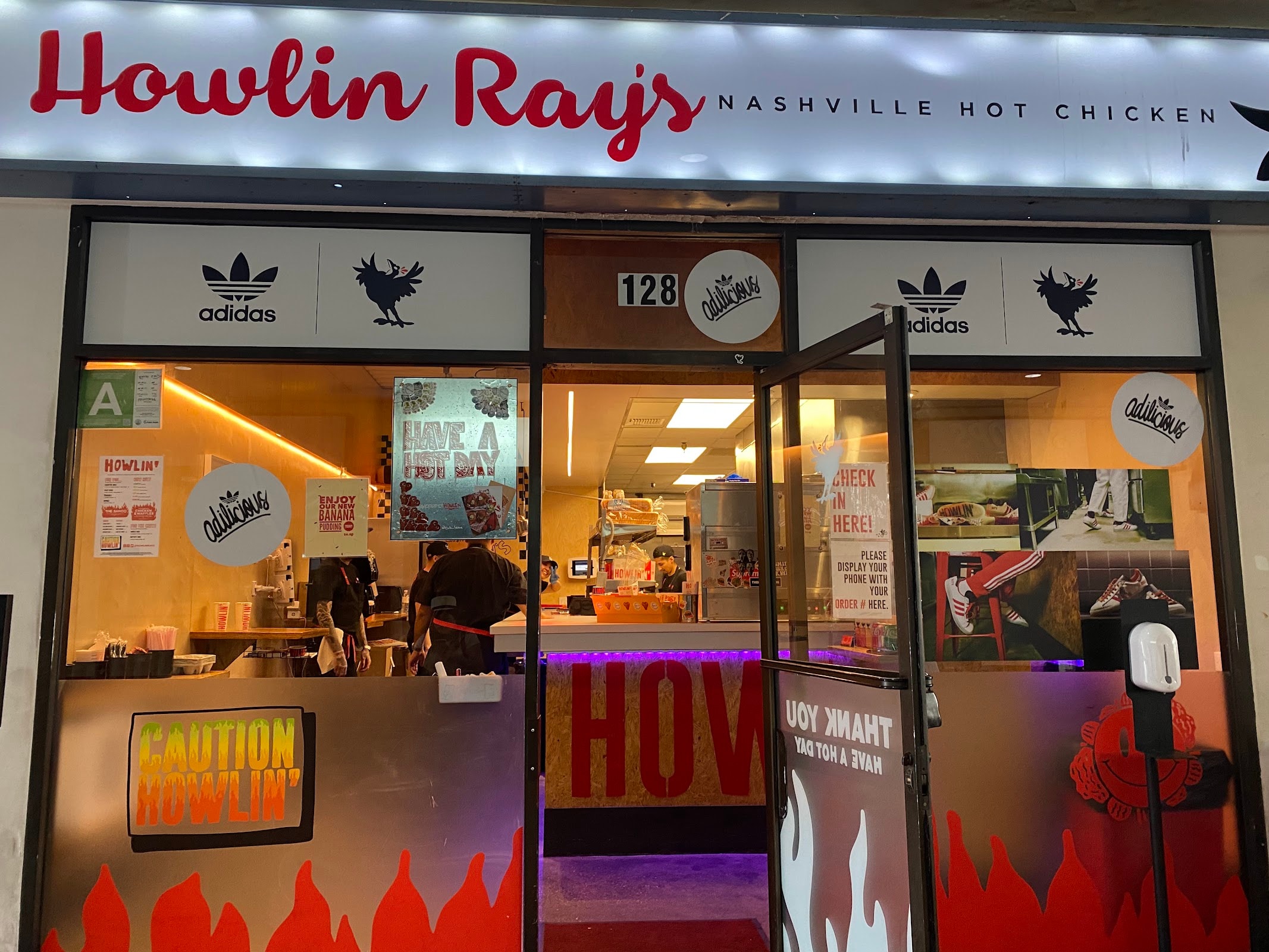 Howlin' Ray's Hot Chicken - Chinatown