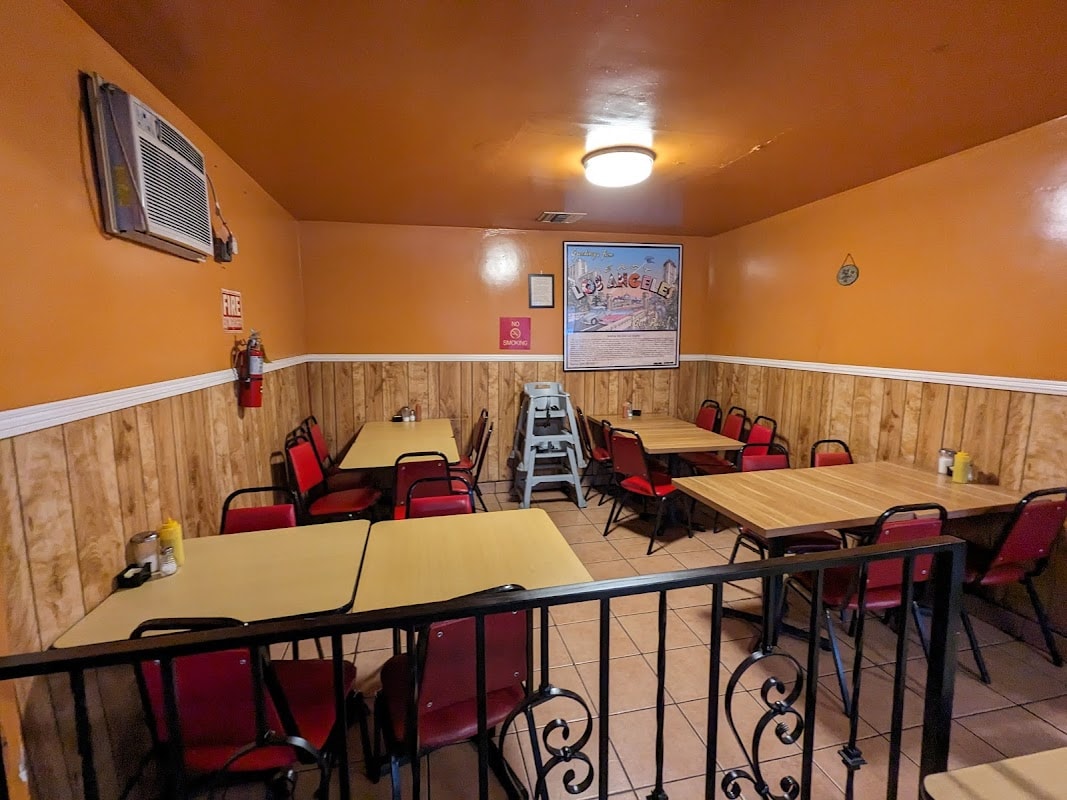 Los Tres Cochinitos Restaurant