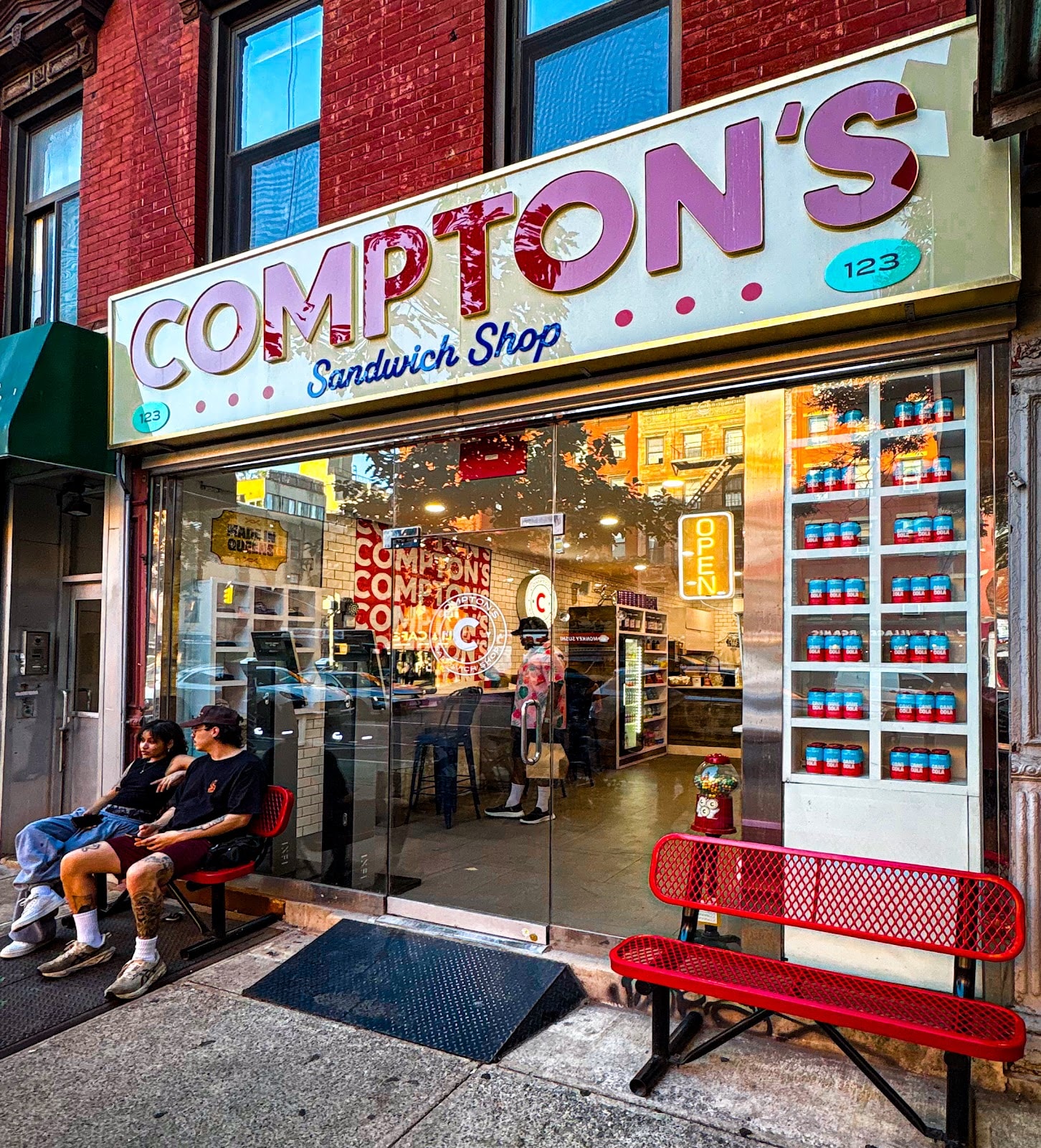COMPTON'S