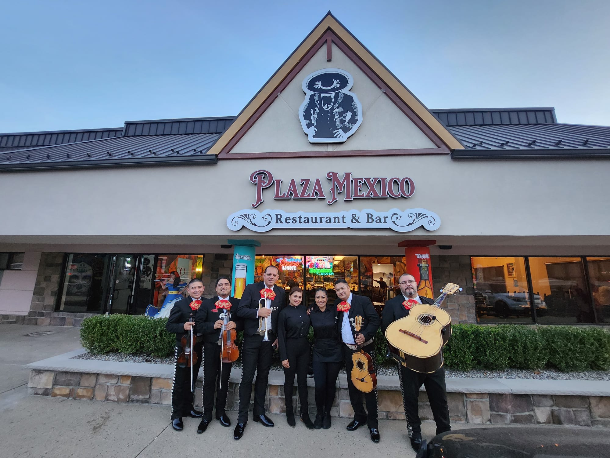 Plaza Mexico Restaurant & Bar
