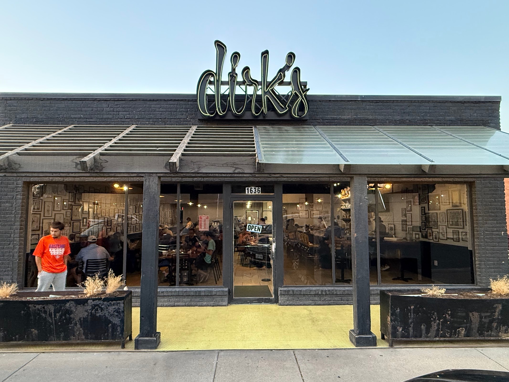 Dirk’s Signature Chicken & Bar