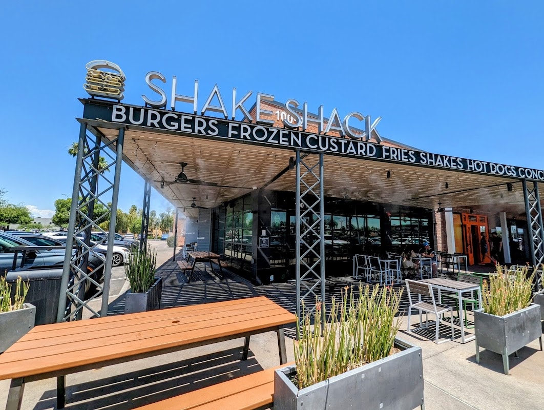 Shake Shack Uptown Plaza - Camelback & Central