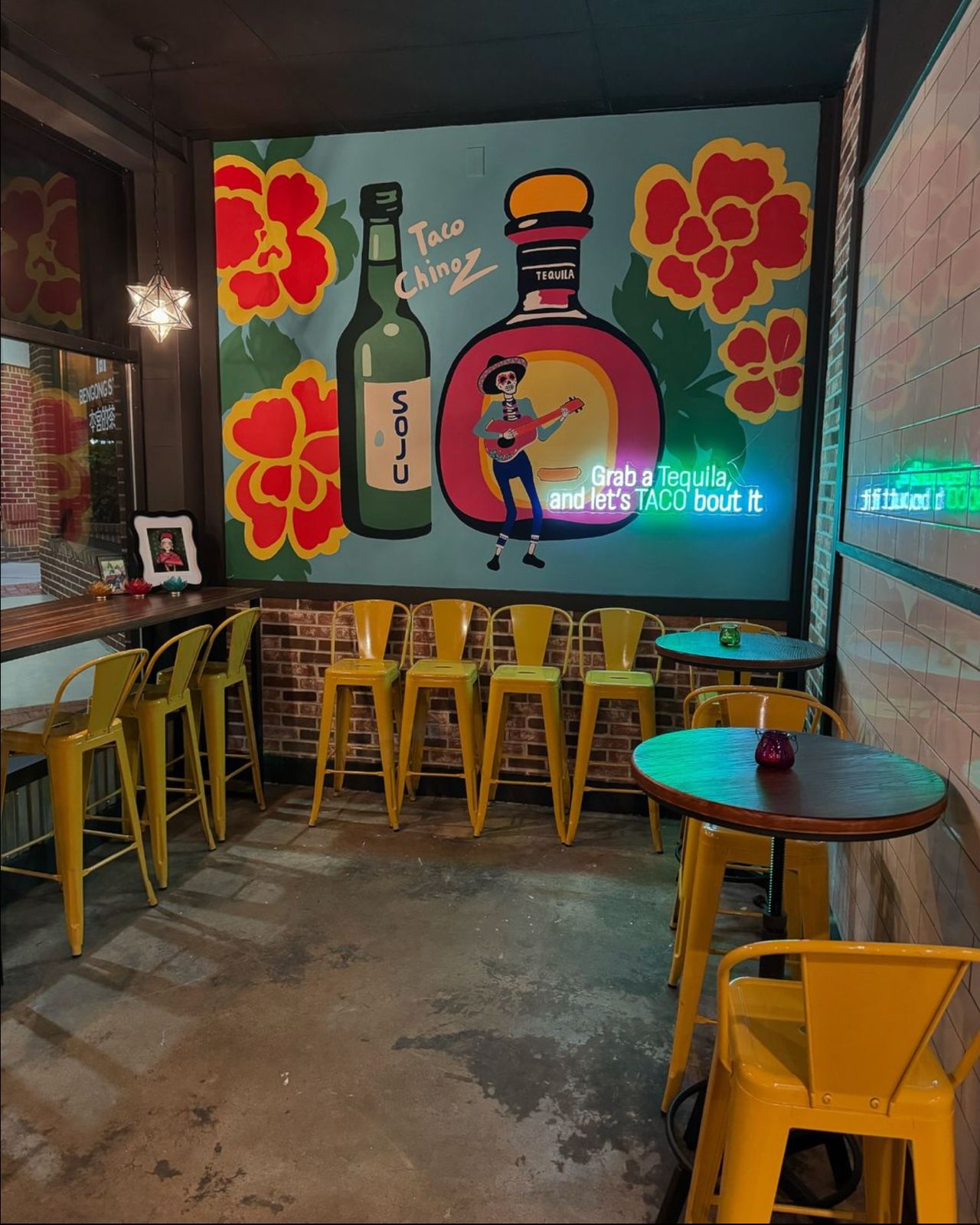 Taco Chinoz & Bar