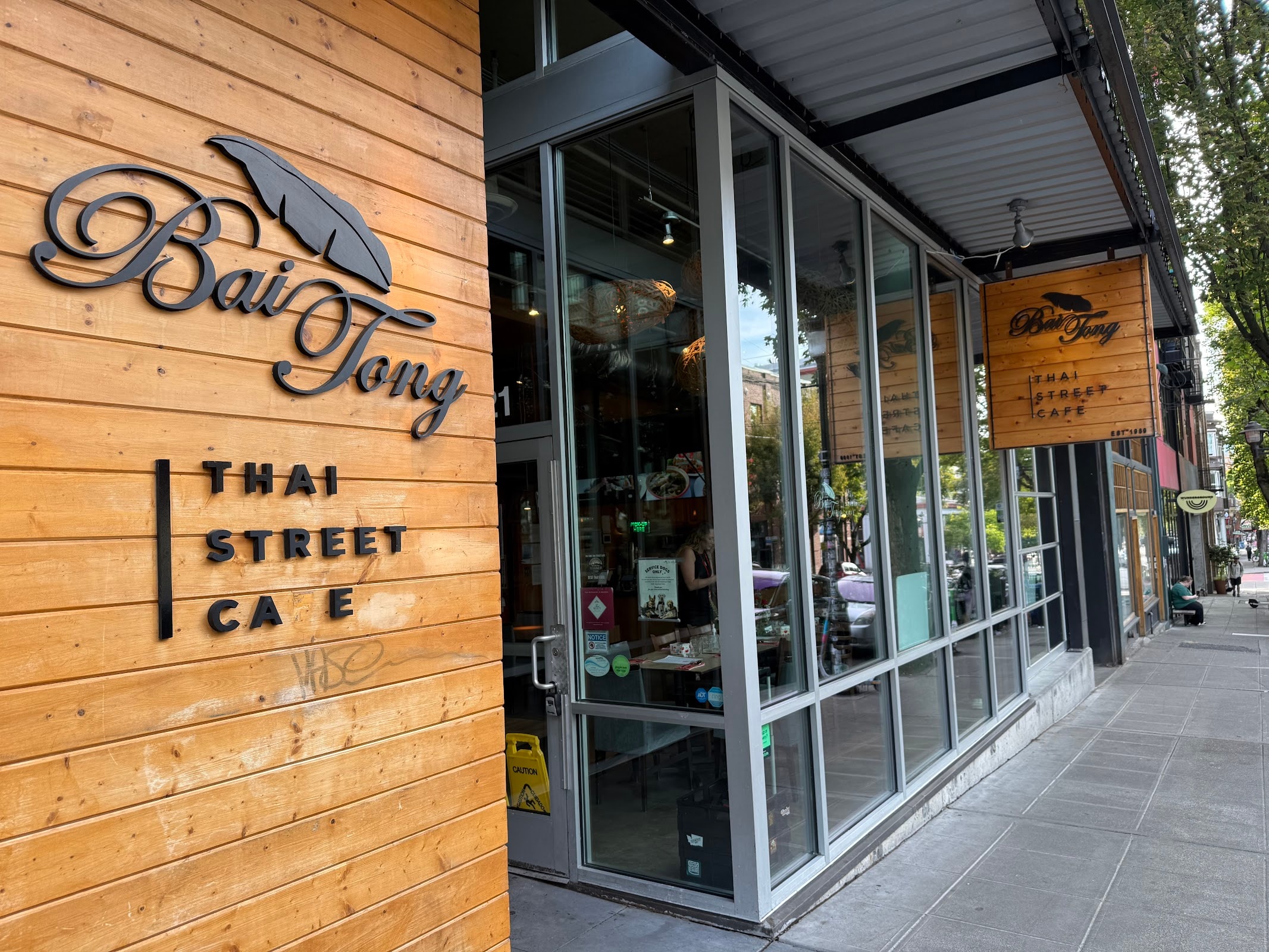 Bai Tong Thai Street Cafe