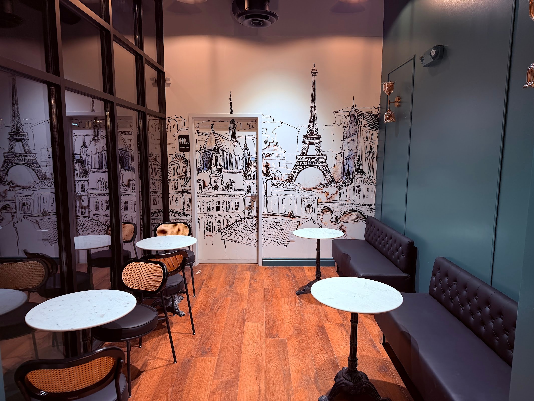 Eclair French Cafe