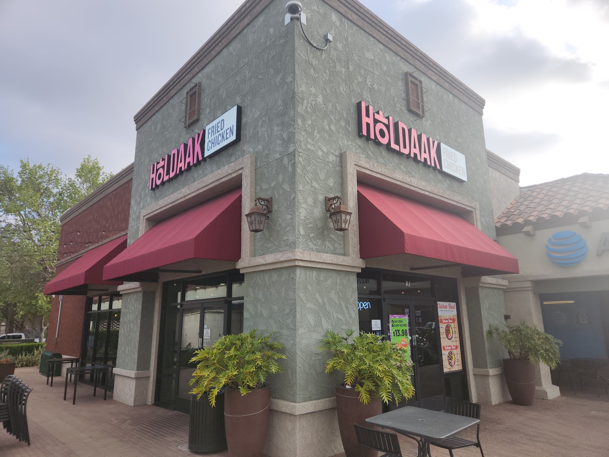 HOLDAAK Fried Chicken