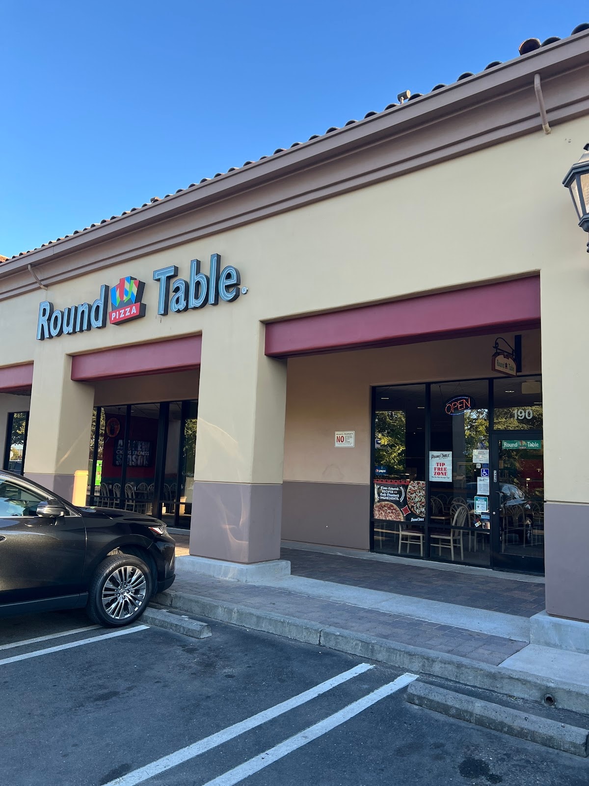 Round Table Pizza