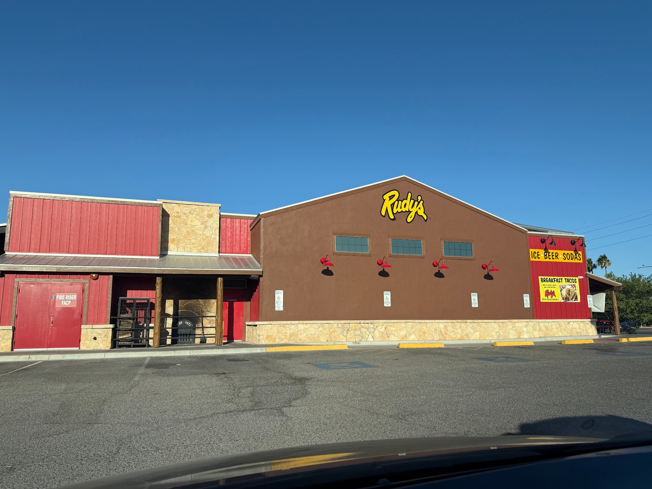 Rudy's "Country Store" and Bar-B-Q