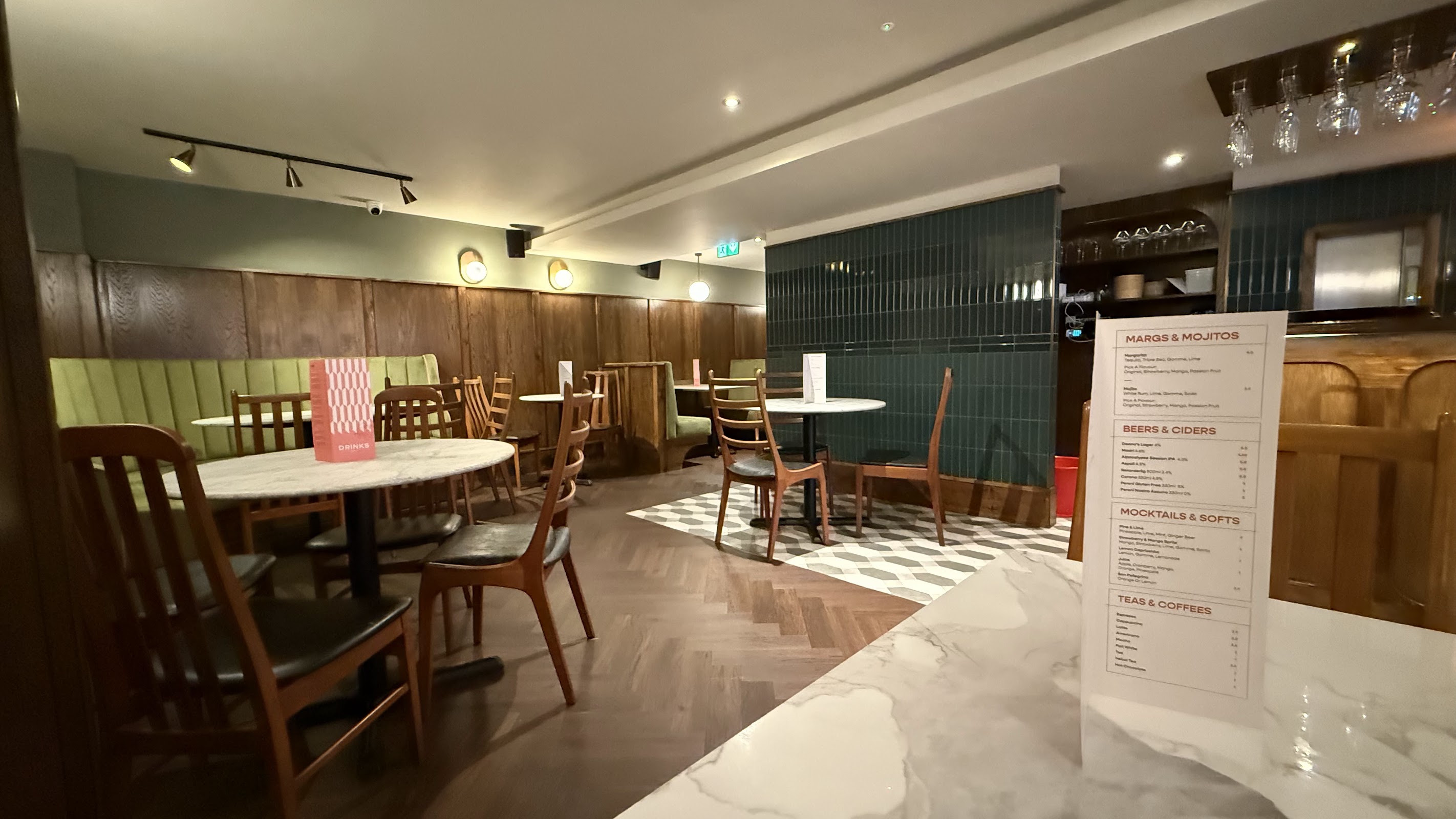 Deano's Bar & Restaurant