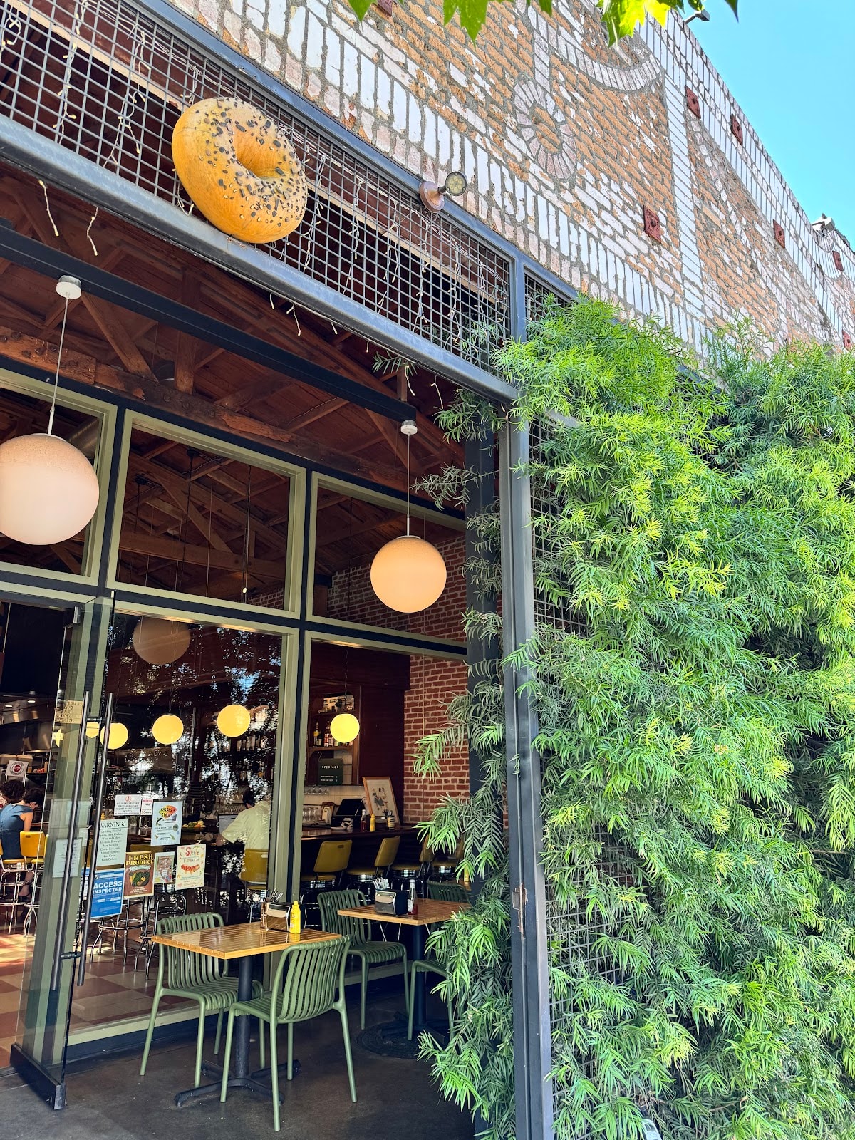 Belle's Delicatessen & Bar
