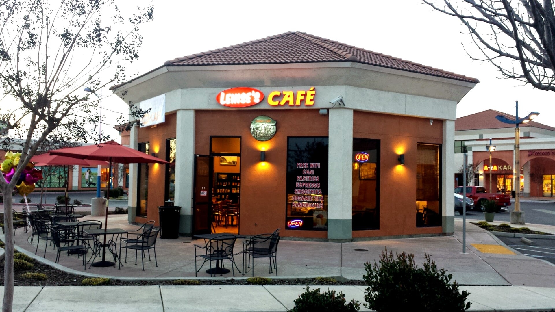 Lenise's Café