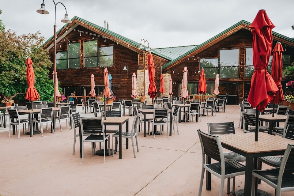2 Penguins Tap and Grill and Event Space