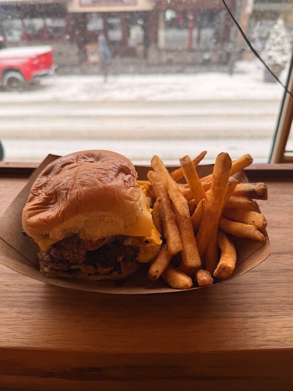 NOON MARK Burger & Pie Joint