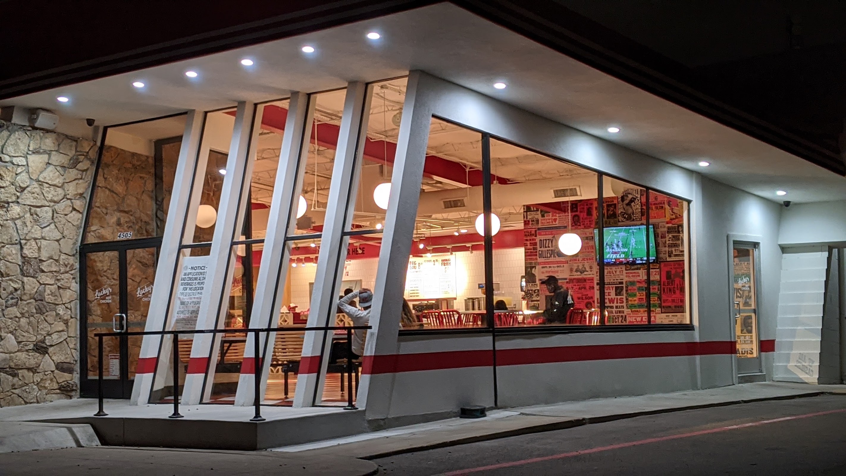 Lucky's Hot Chicken