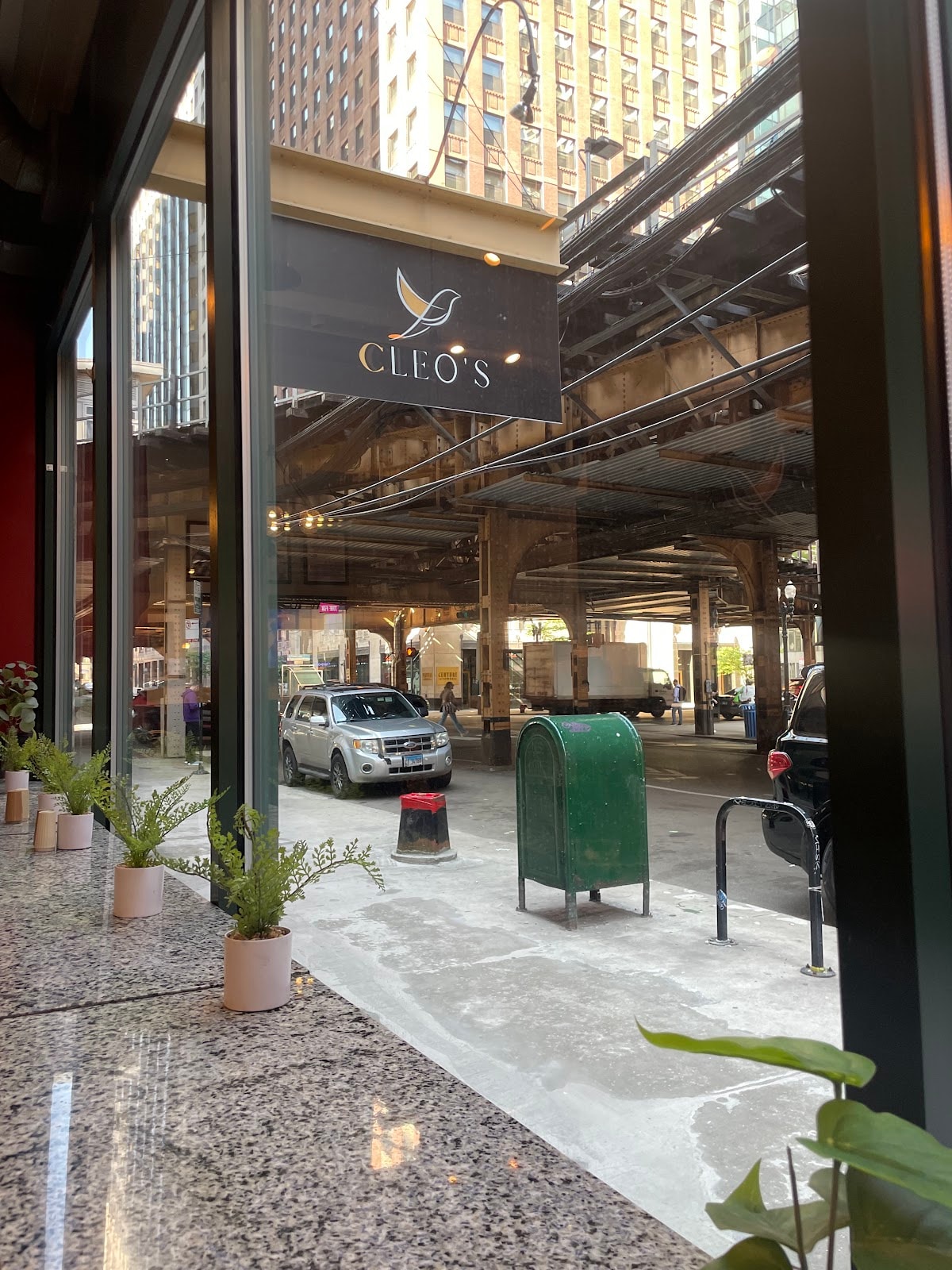 Cleo’s - Loop