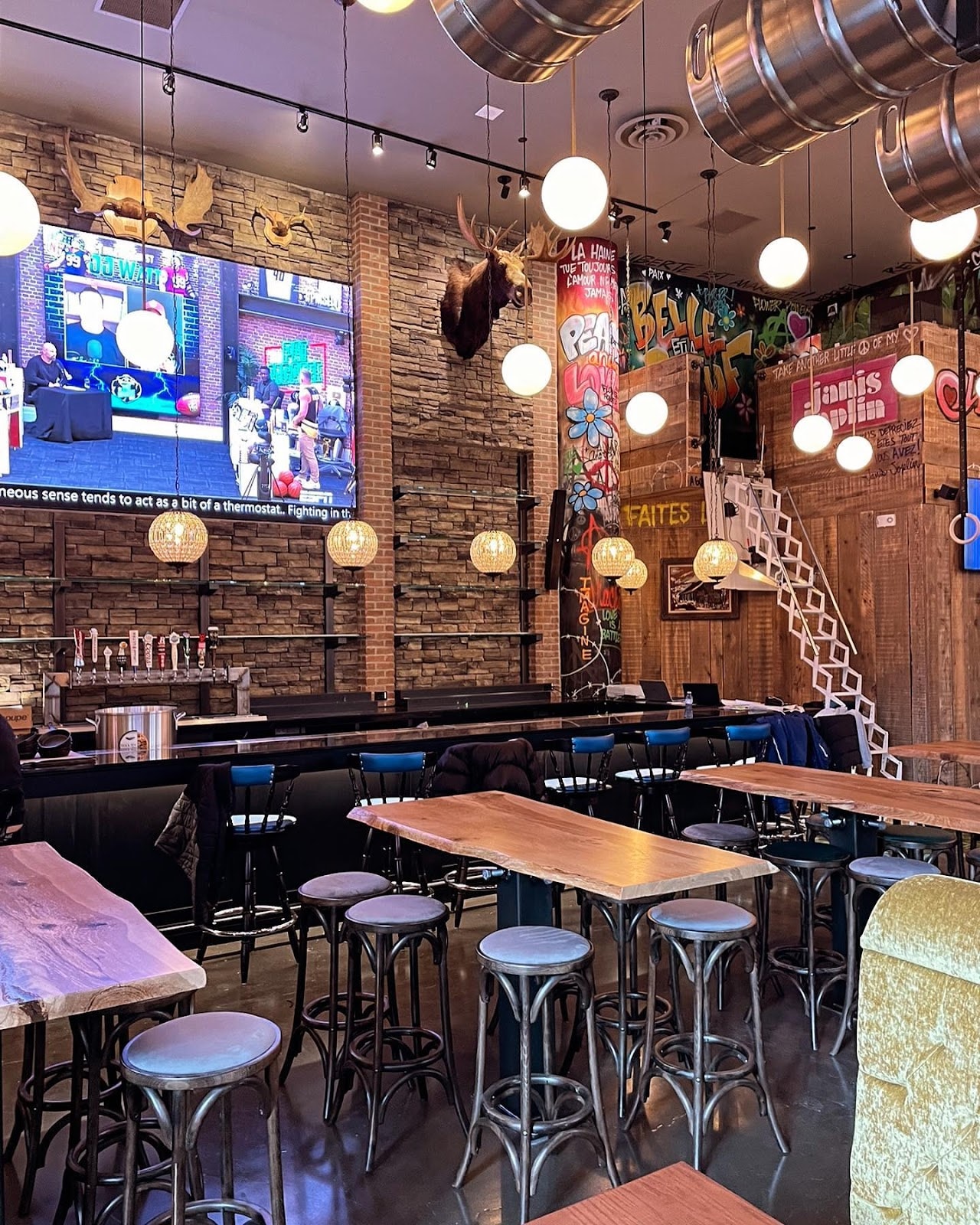La Belle & La Boeuf - Burger Bar - Montréal - Avenue des Canadiens