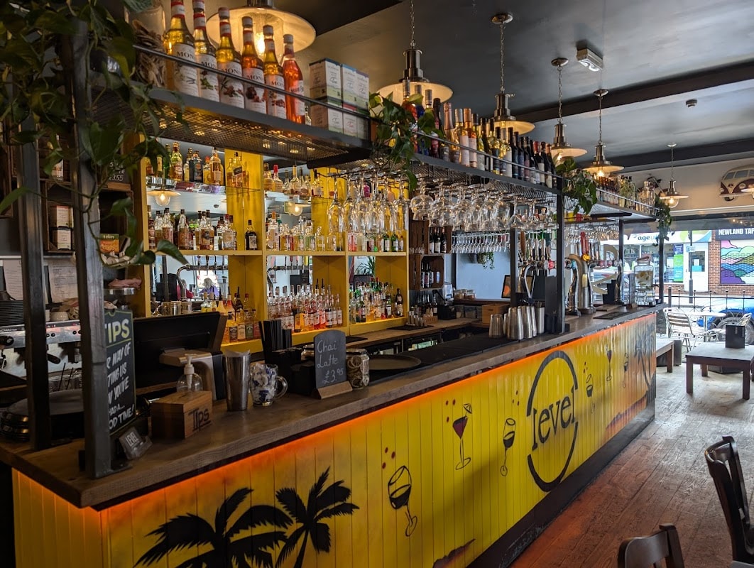 Level Cafe Bar & Grill
