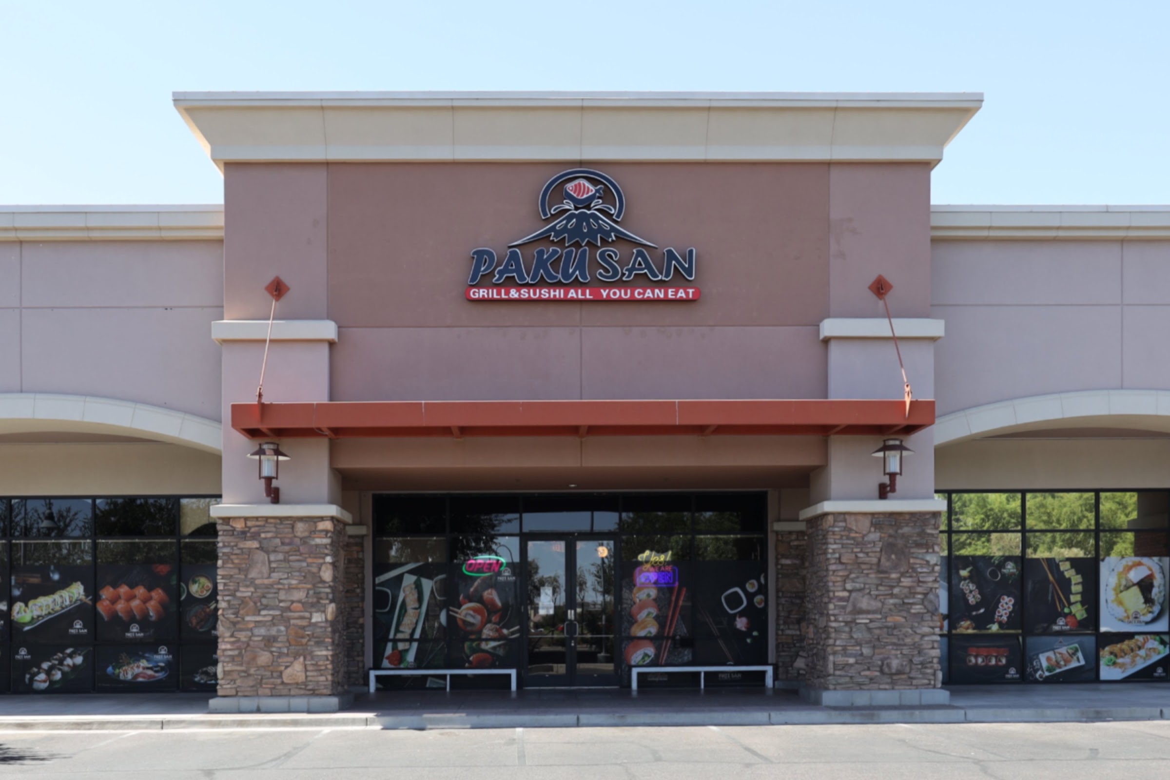 Pakusan Sushi & Grill