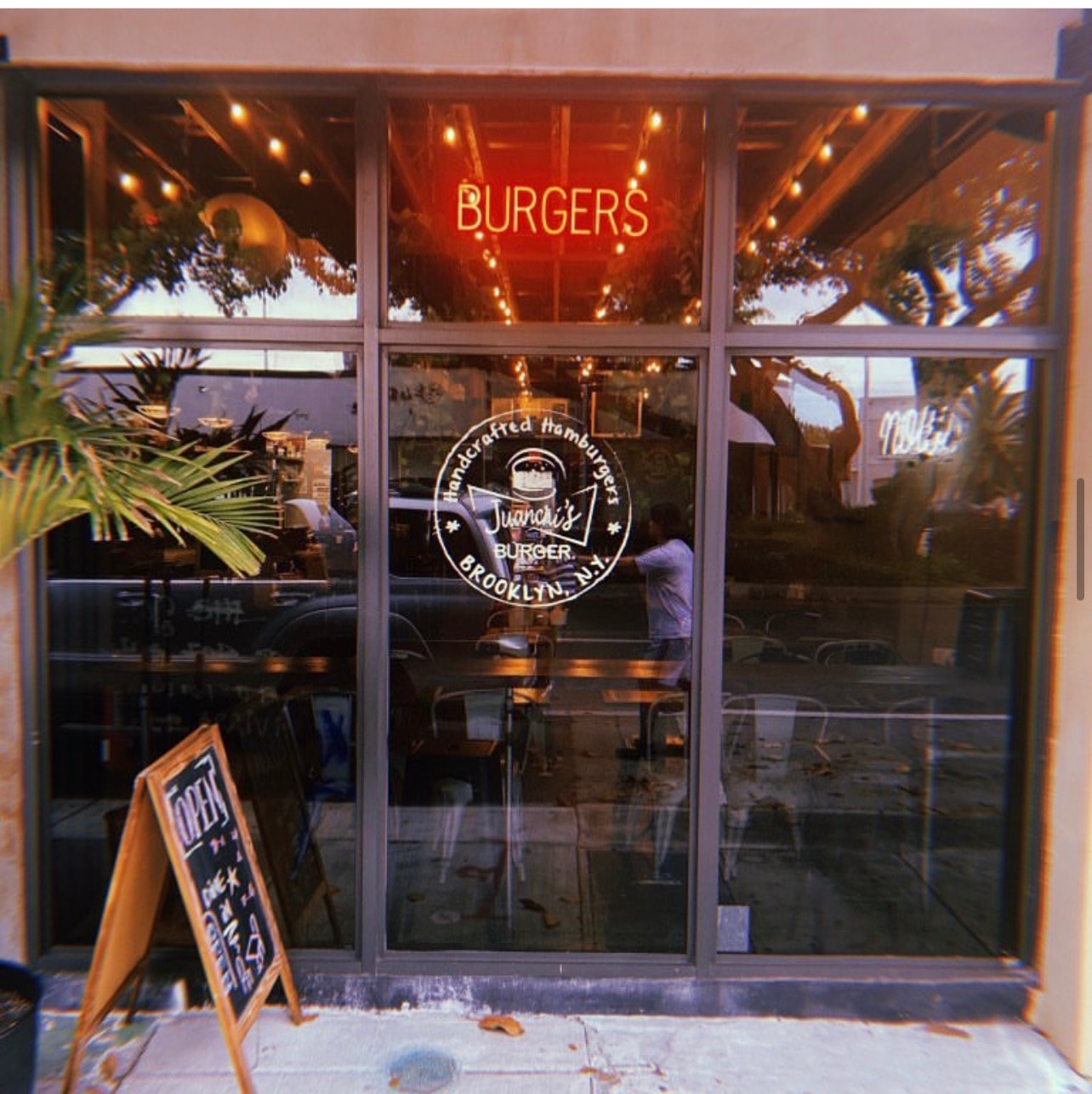 Juanchi's Burgers