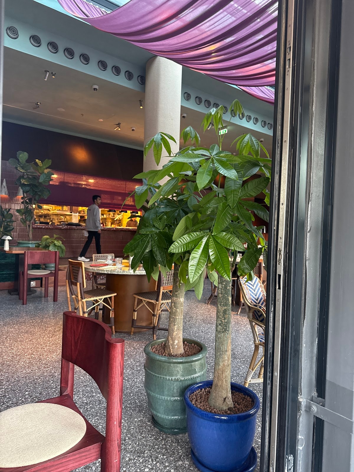 PEOPLE Restaurant