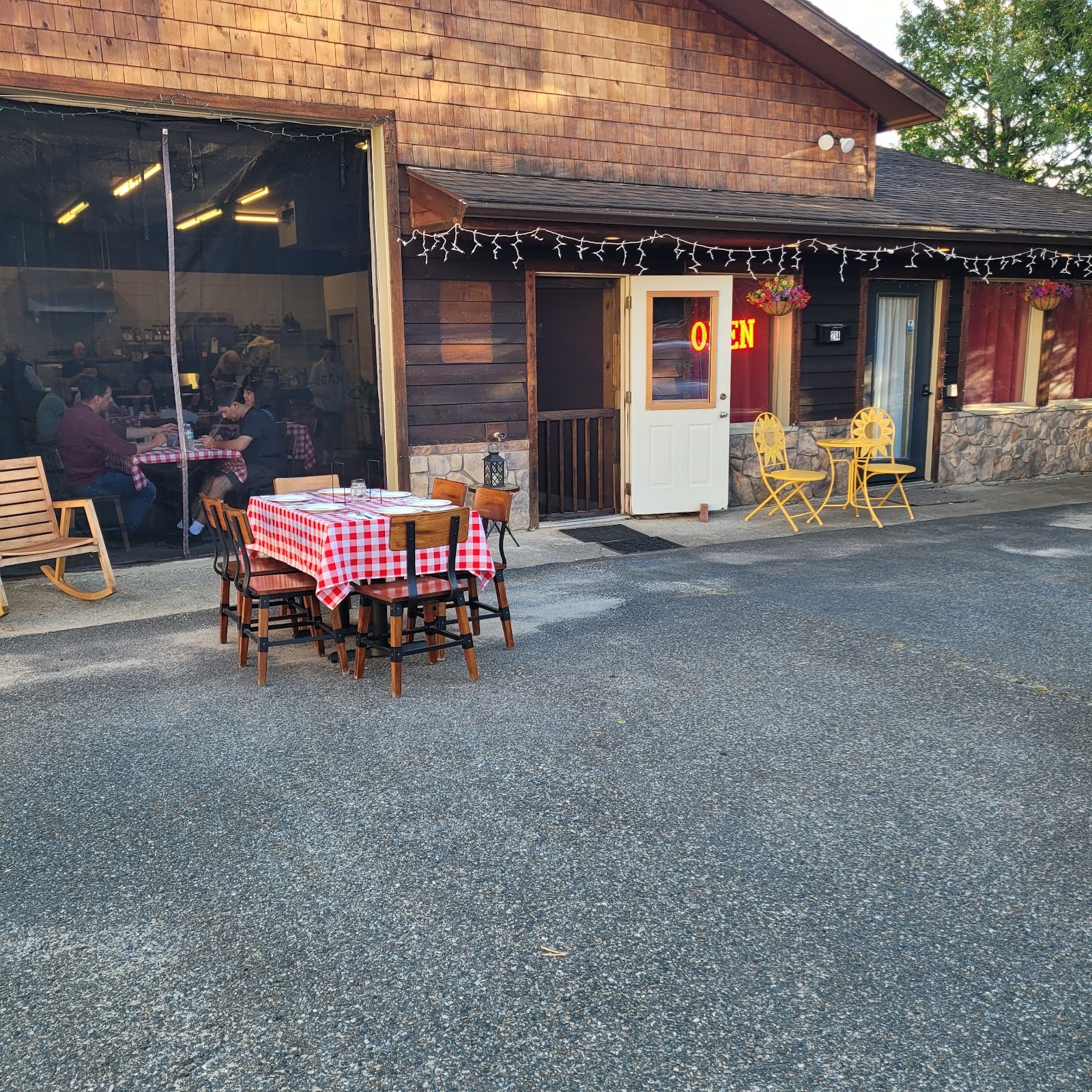 Mr. Mike's Garage Pizza