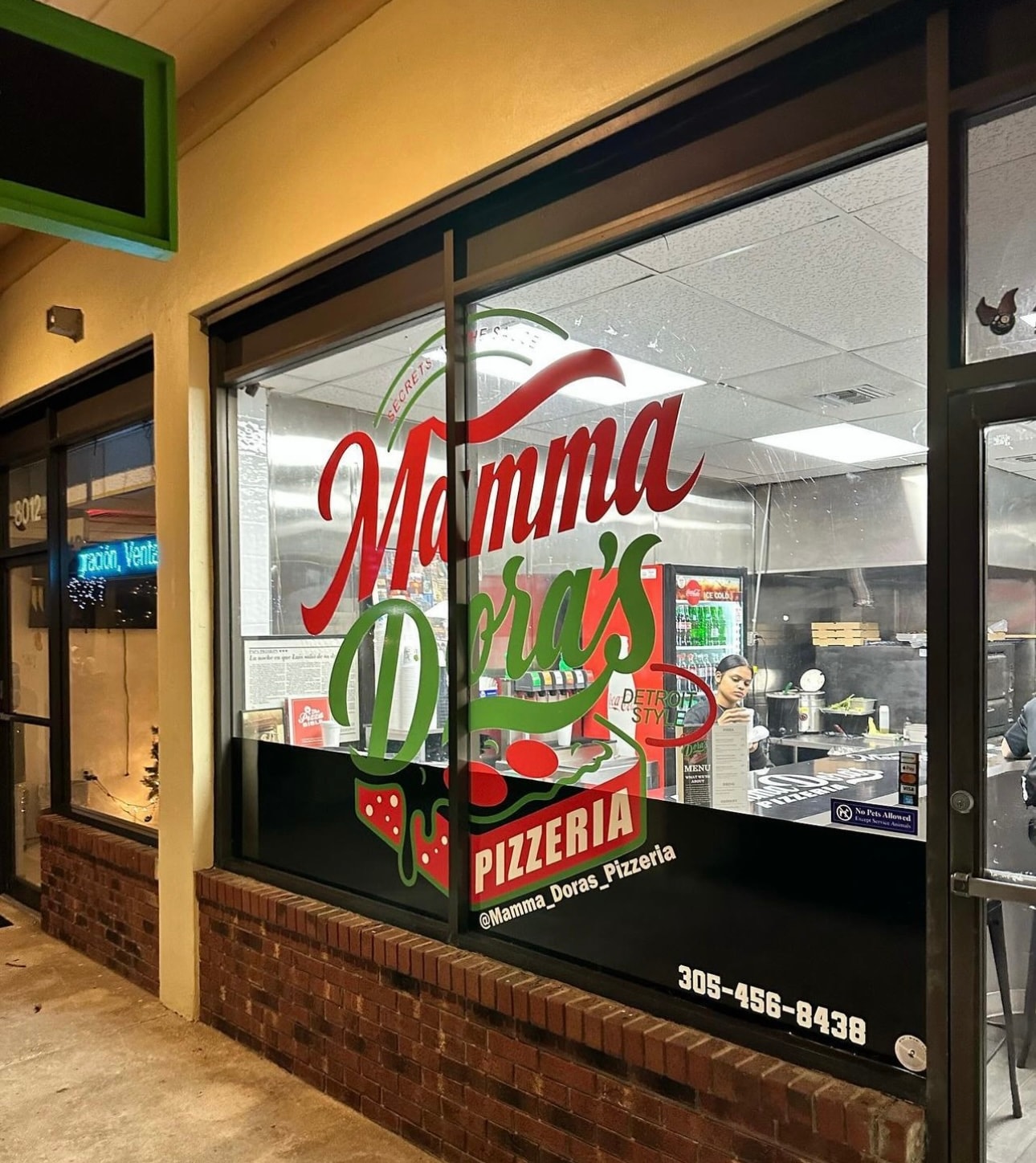 Mamma Dora's Pizzeria
