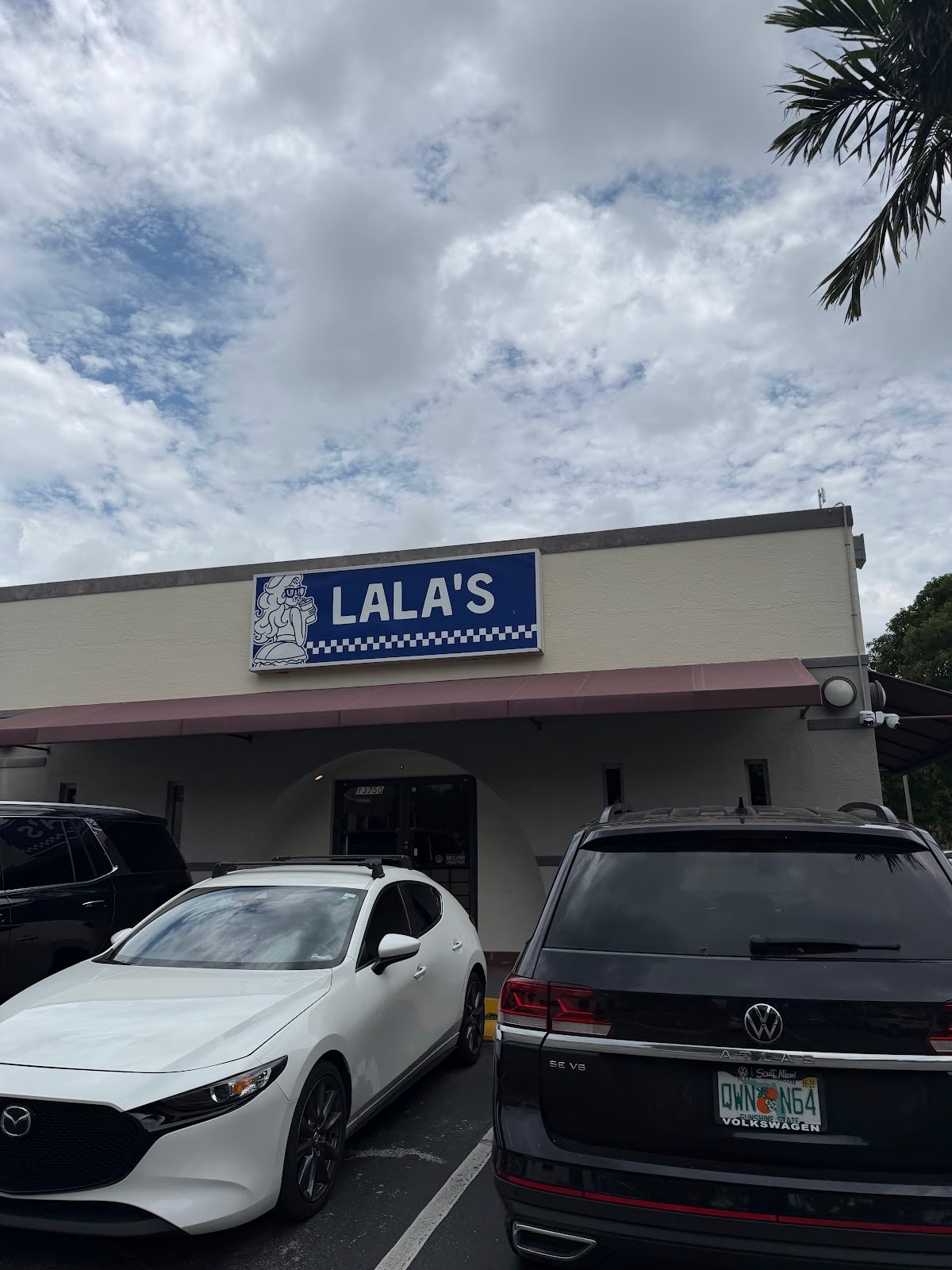Lala’s Burgers & Fries