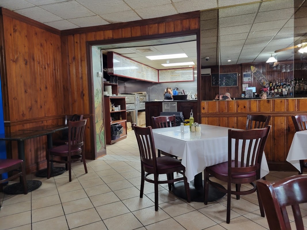 Pazza Luna Restaurant & Pizzeria