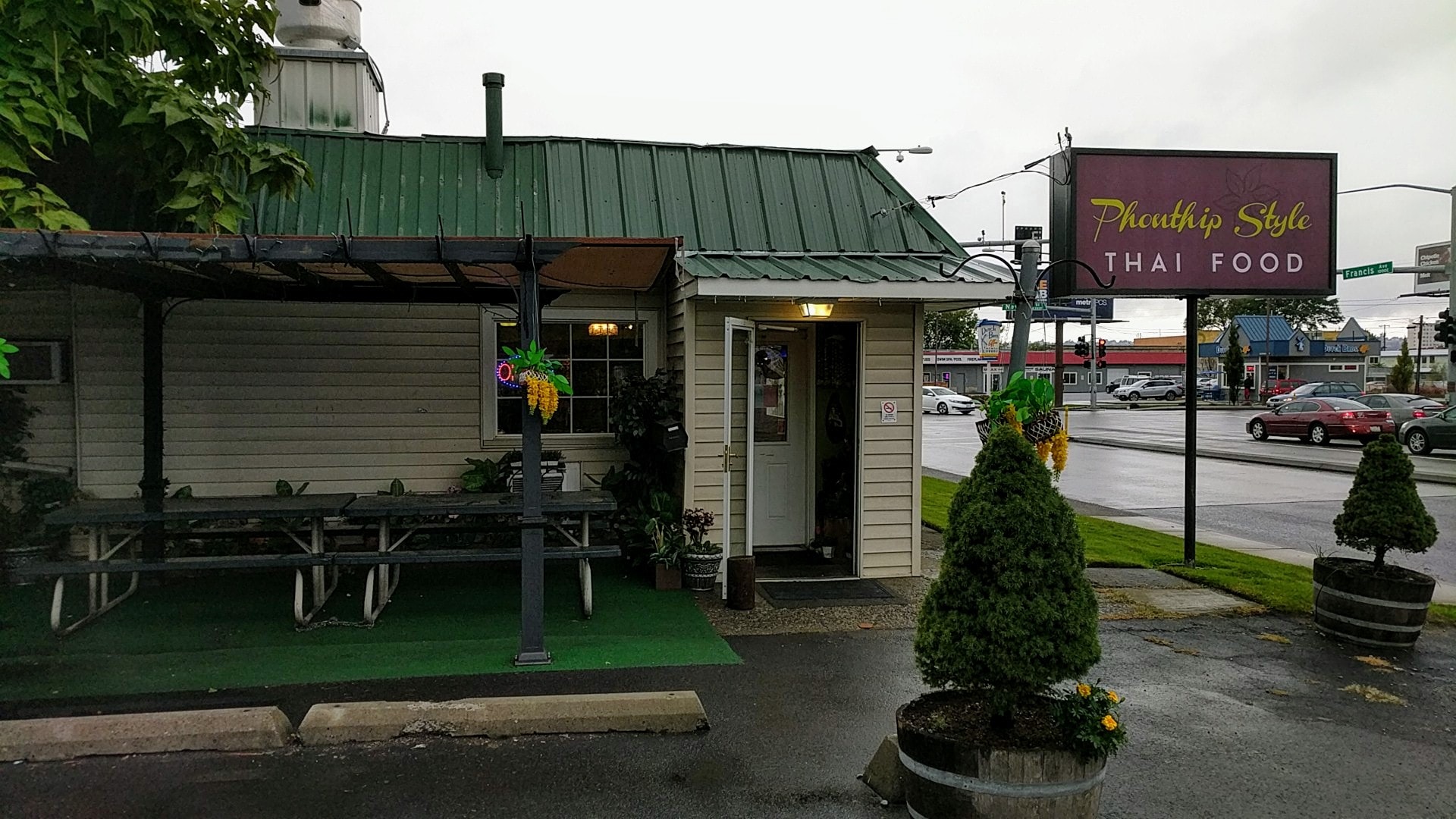 Phonthip Style Thai Restaurant