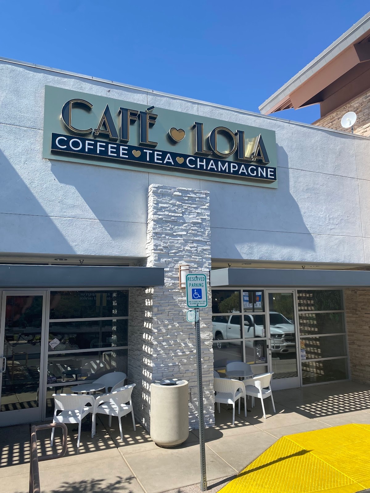 Café Lola