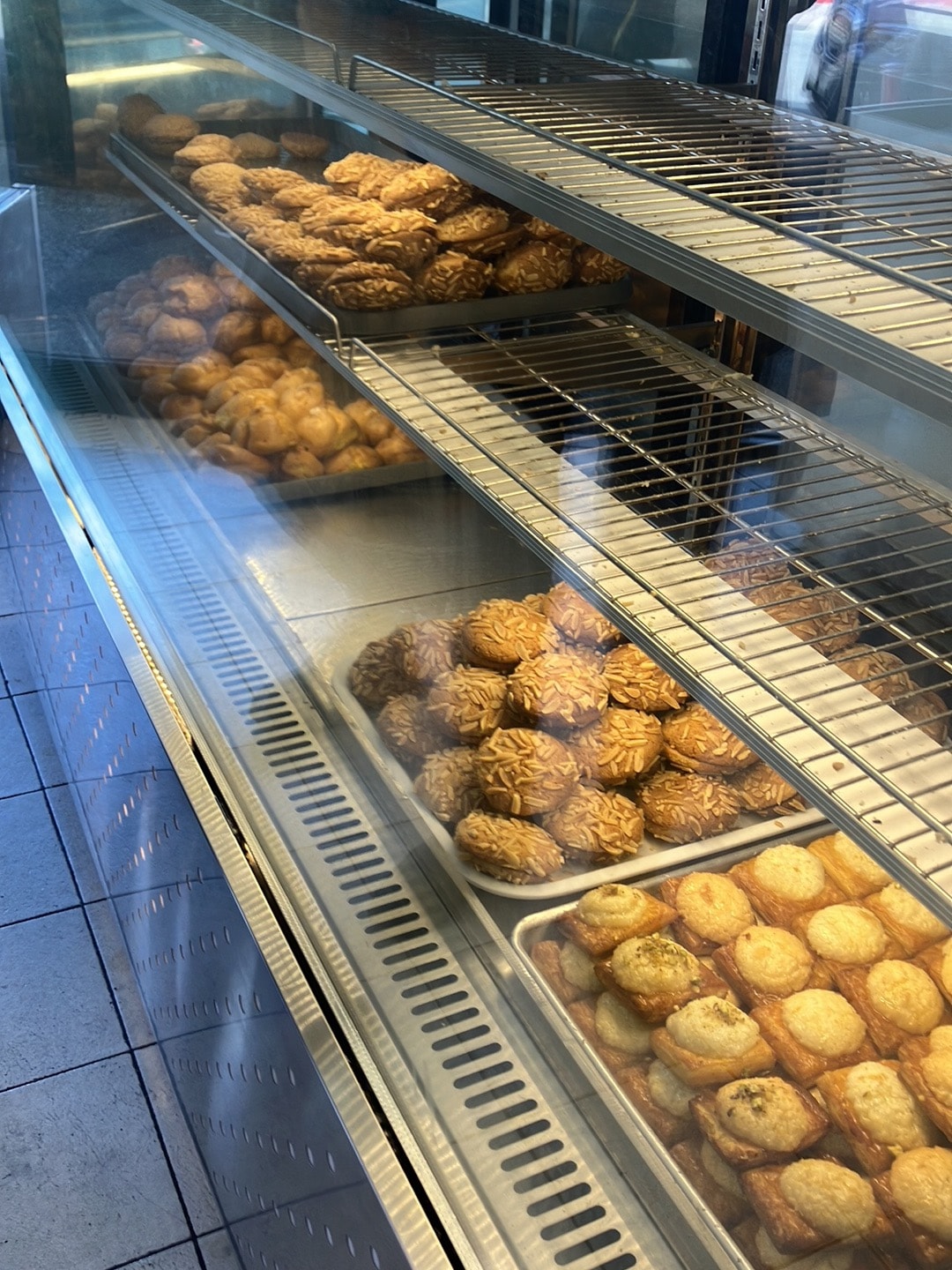 Sweet Land Bakery