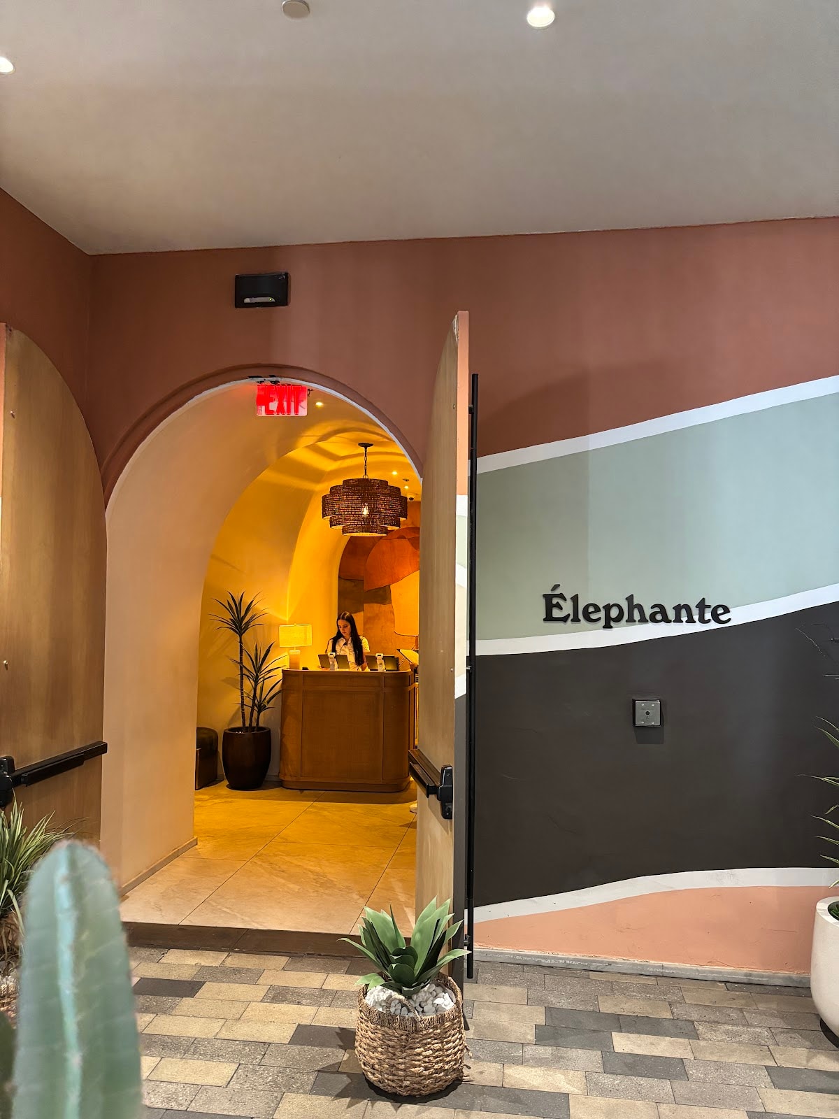 Élephante Scottsdale