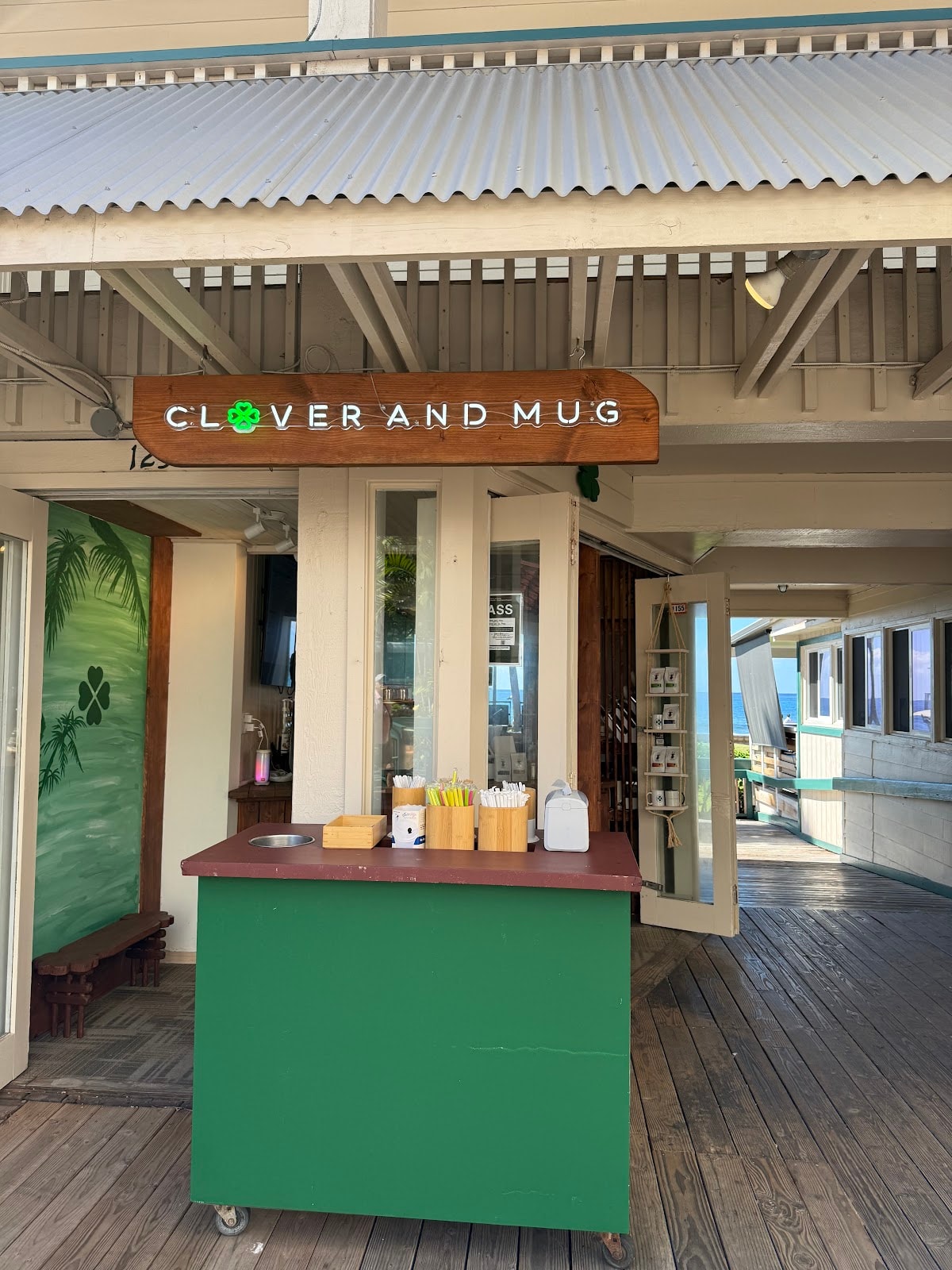 Clover and Mug (Kona Inn Shopping Village)