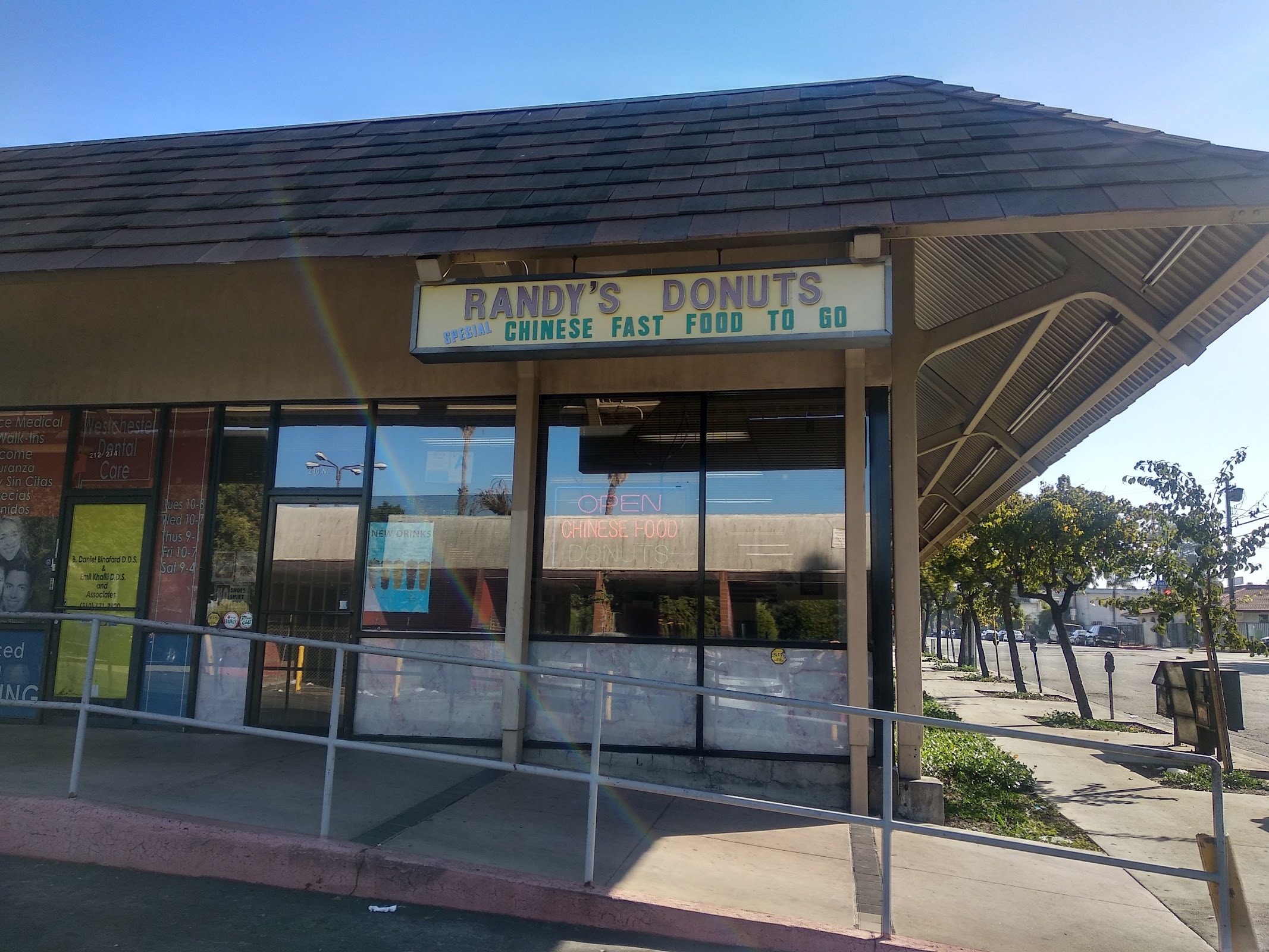 Randy's Donuts & Chinese Food